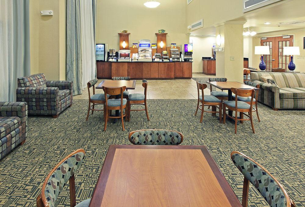 Holiday Inn Express & Suites Pine Bluff/Pines Mall By Ihg Exteriör bild