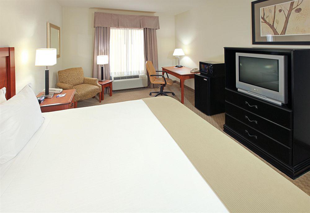 Holiday Inn Express & Suites Pine Bluff/Pines Mall By Ihg Rum bild