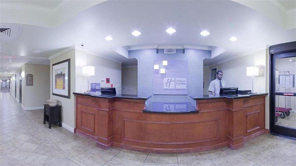 Holiday Inn Express & Suites Pine Bluff/Pines Mall By Ihg Exteriör bild